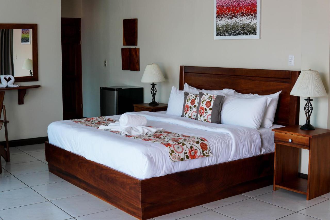 Puerta Del Cielo Quepos Hotel ภายนอก รูปภาพ