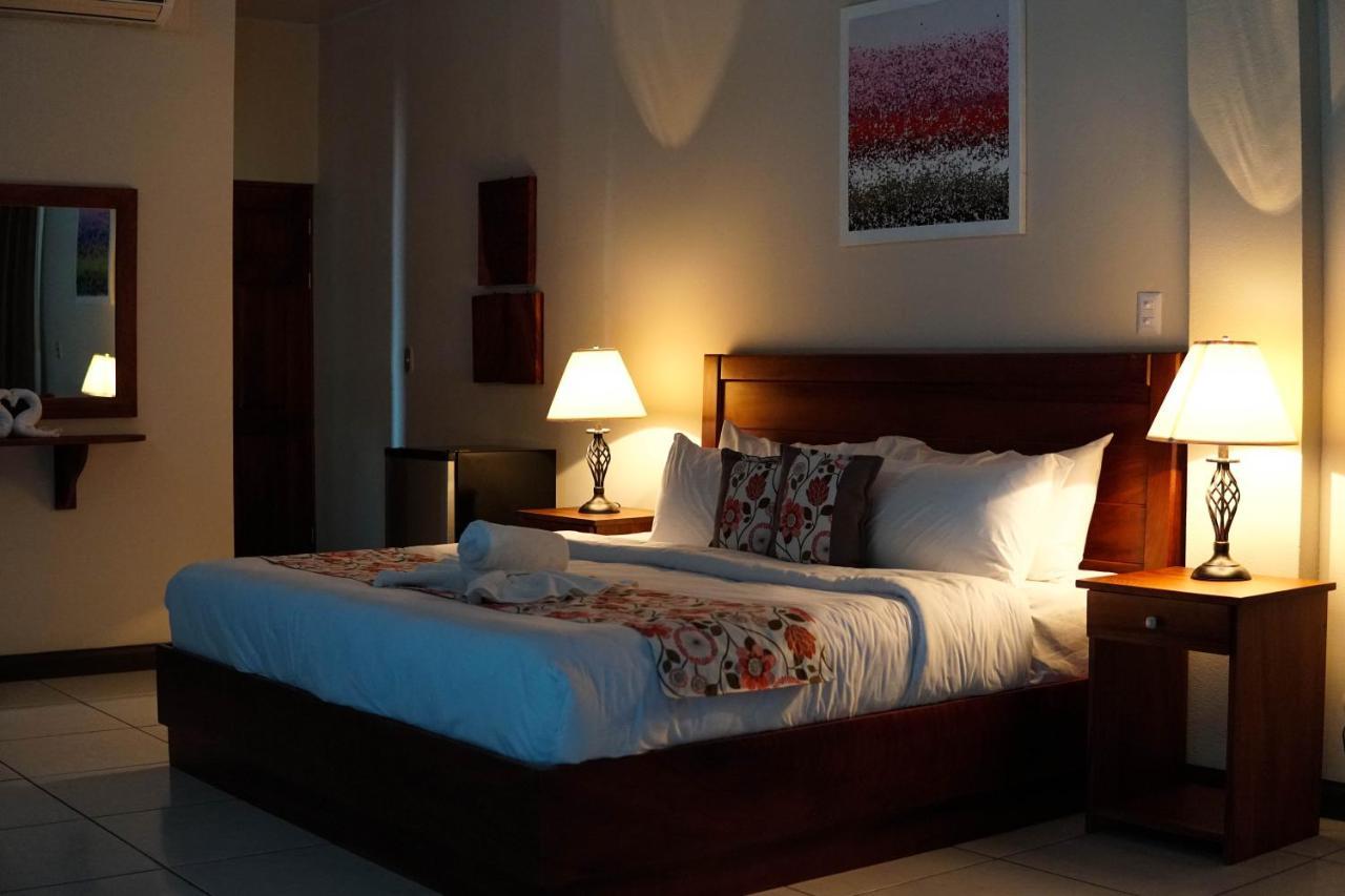 Puerta Del Cielo Quepos Hotel ภายนอก รูปภาพ