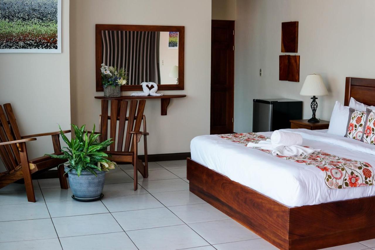 Puerta Del Cielo Quepos Hotel ภายนอก รูปภาพ