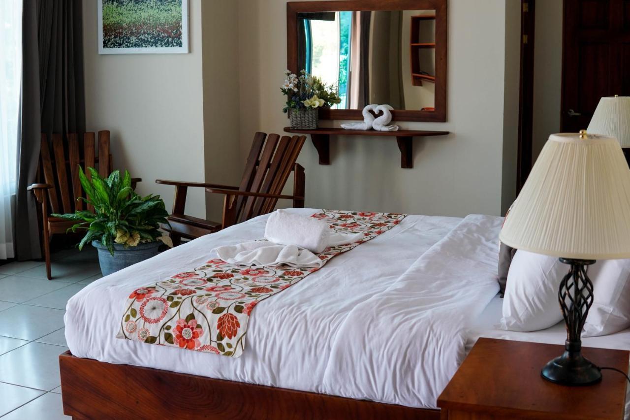 Puerta Del Cielo Quepos Hotel ภายนอก รูปภาพ