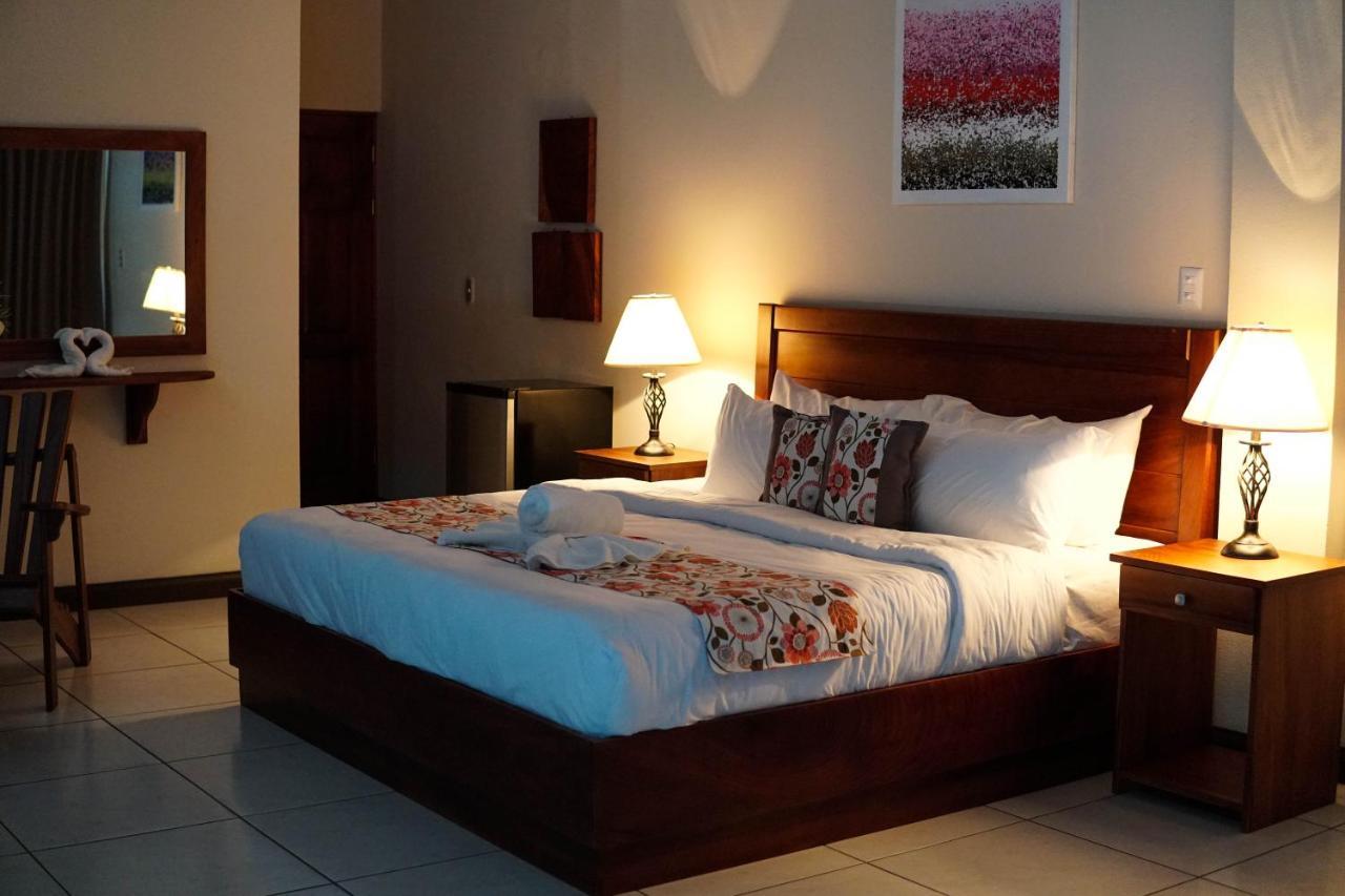 Puerta Del Cielo Quepos Hotel ภายนอก รูปภาพ