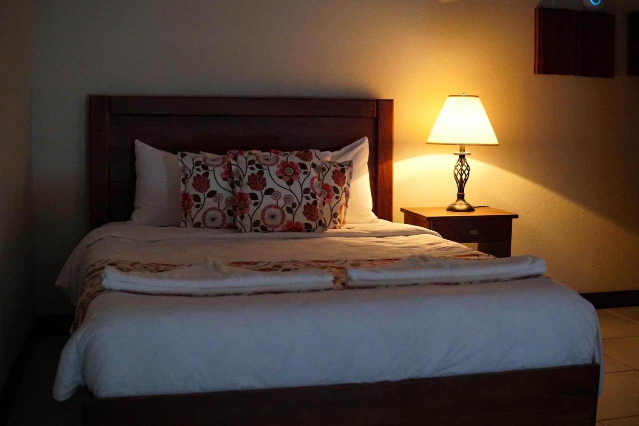 Puerta Del Cielo Quepos Hotel ภายนอก รูปภาพ